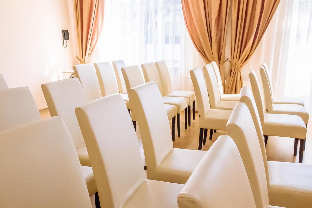 Optima Sumy Hotel Ngoại thất bức ảnh